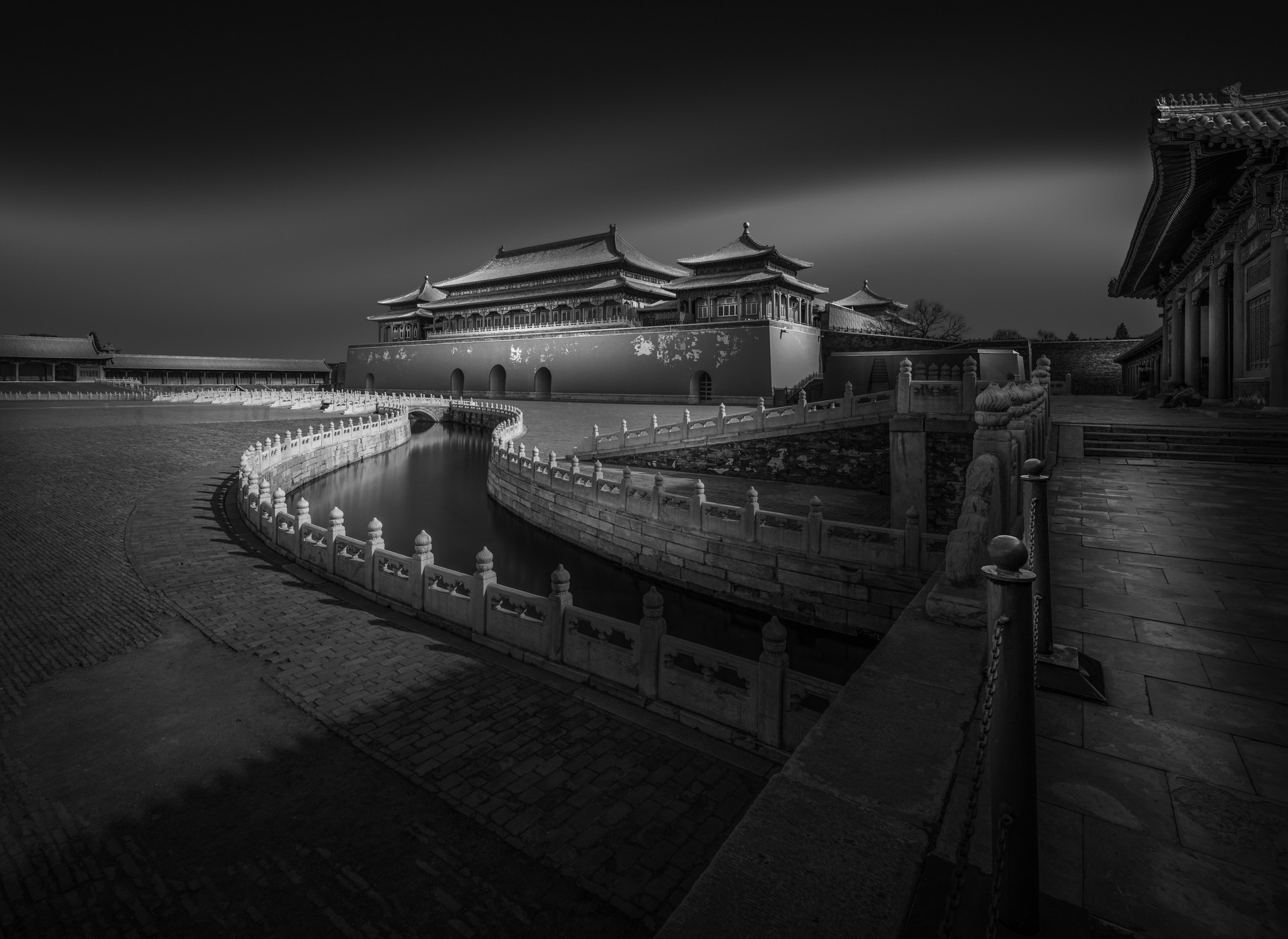 Black and White Photo Awards 2022 Architecture bronze mention - Zhenwei Wang - The Last Emperor