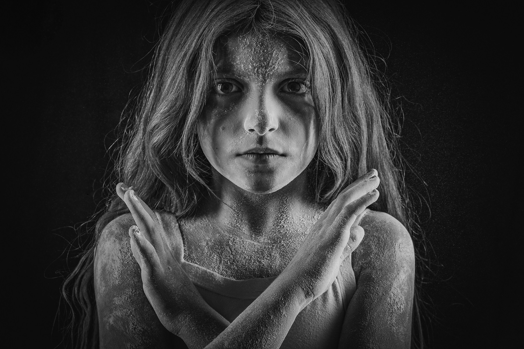 Black and White Photo Awards 2022 Portrait silver mention - Karen Gajate Schoormans - Entre luces y sombras retornan sus sueños