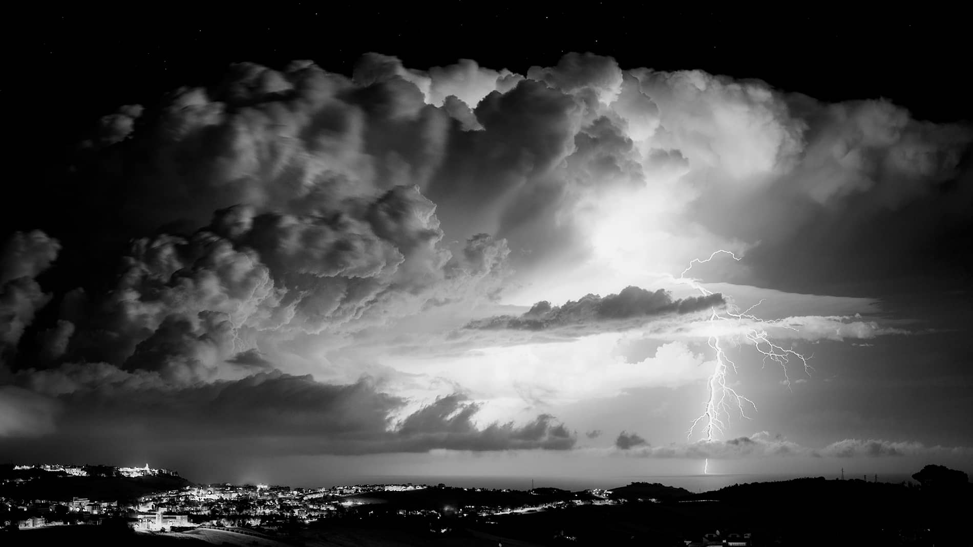 Landscape winner - Edoardo Frenquelli - The Power of Thunder